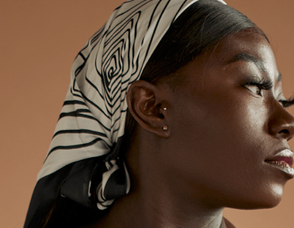 Munat White & Black Scarf - Munat.Ltd